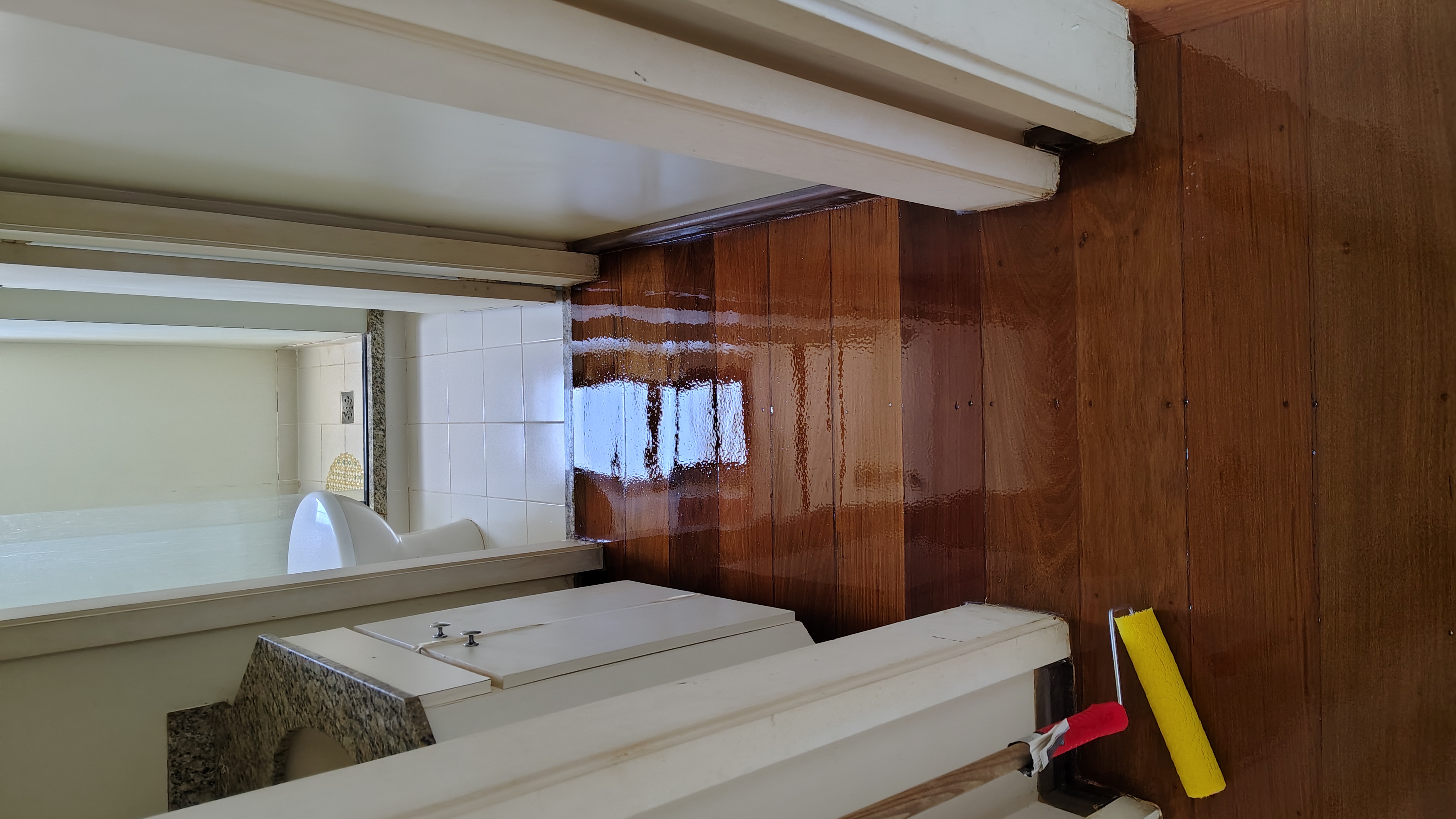 Hall íntimo — piso de madeira restaurado pela Origem Sinteco